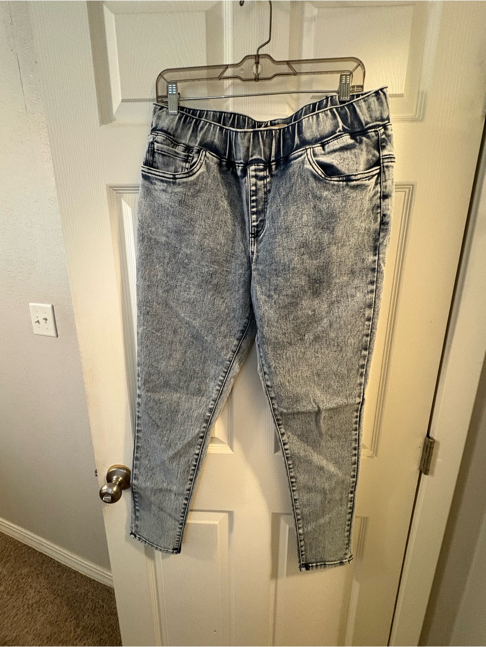 Hybrid & company Women's High-Rise Acid-Wash Leggings Jeans in Gray